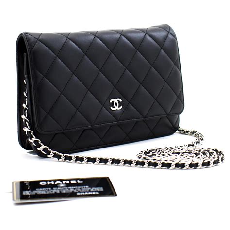 cartera clasica chanel|Chanel cartera con cadena.